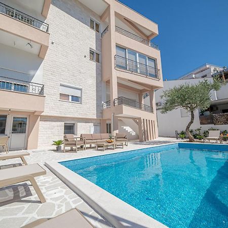 N&N Lux Guest House بار المظهر الخارجي الصورة