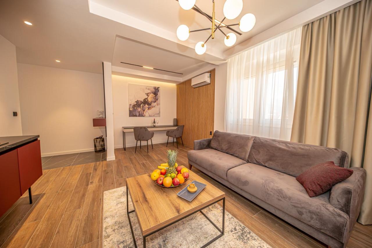 N&N Lux Guest House بار المظهر الخارجي الصورة